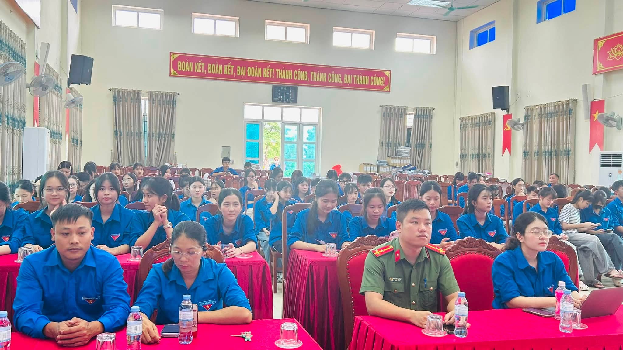 Đoàn Thanh niên xã Đức Hợp tổ chức lớp “Bình dân học vụ số”