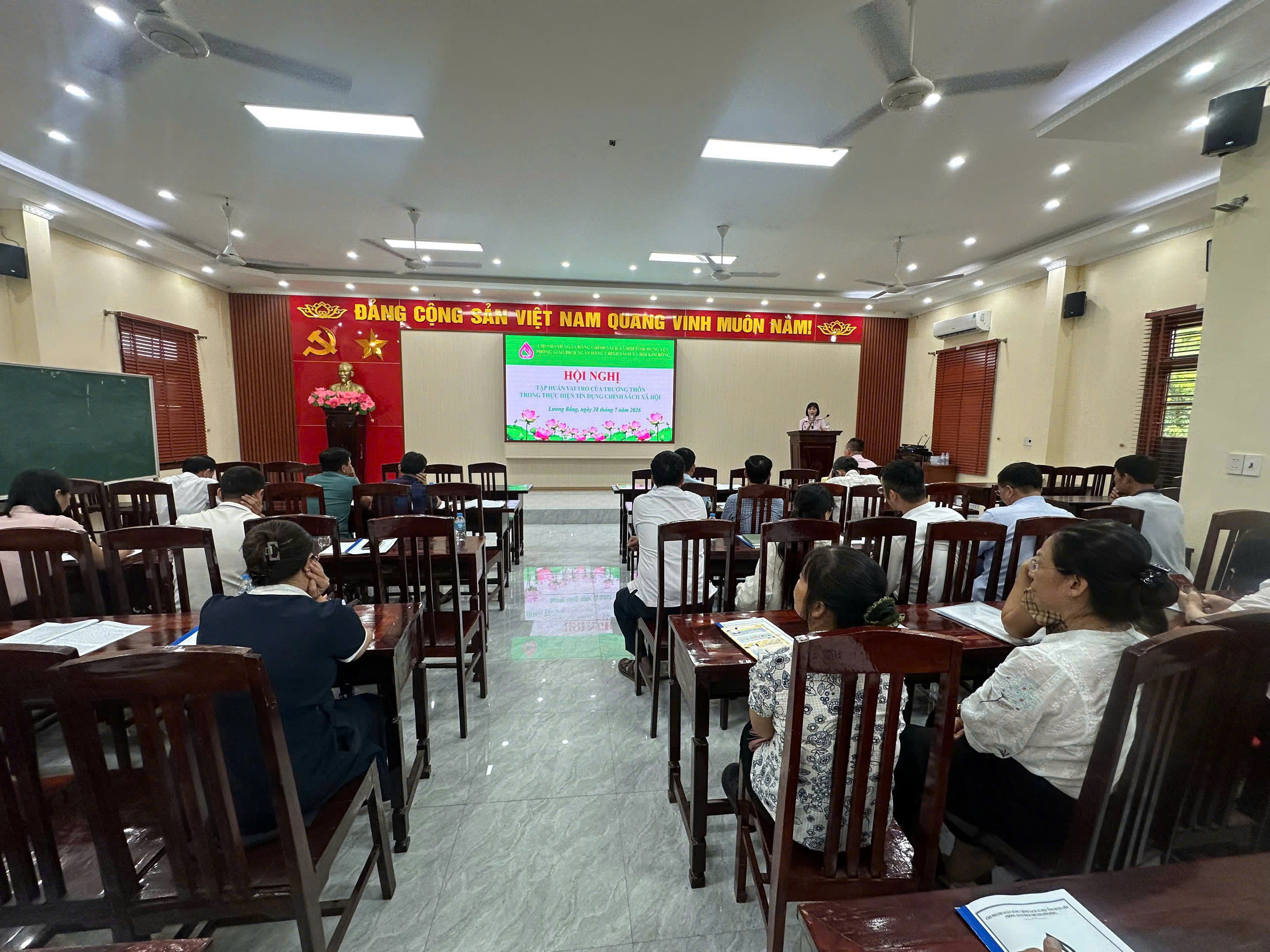 Phòng giao dịch Ngân hàng Chính sách xã hội Kim Động  tập huấn đối với cán bộ tổ chức chính trị - xã hội nhận ủy thác cấp xã