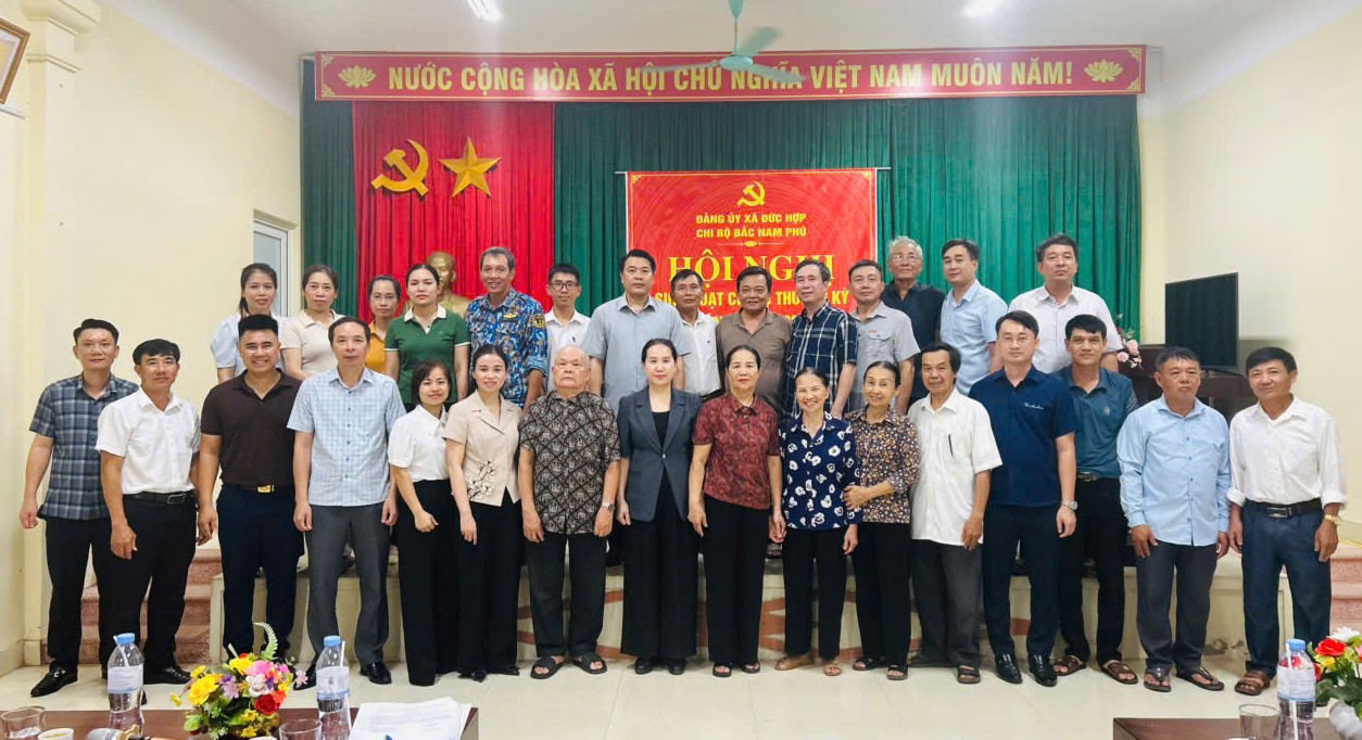 Chi bộ thôn Bắc Nam Phú tổ chức sinh hoạt chi bộ thường kỳ nhằm đánh giá kết quả thực hiện nhiệm vụ tháng 7, triển khai phương hướng, nhiệm vụ trọng tâm tháng 8 năm 2026.