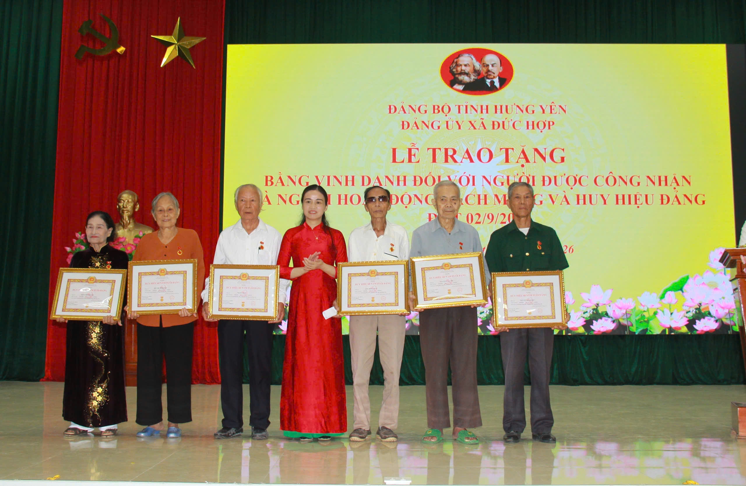 ĐẢNG ỦY XÃ ĐỨC HỢP TRAO TẶNG BẰNG VINH DANH VÀ HUY HIỆU ĐẢNG ĐỢT NGÀY 2 THÁNG 9 NĂM 2026