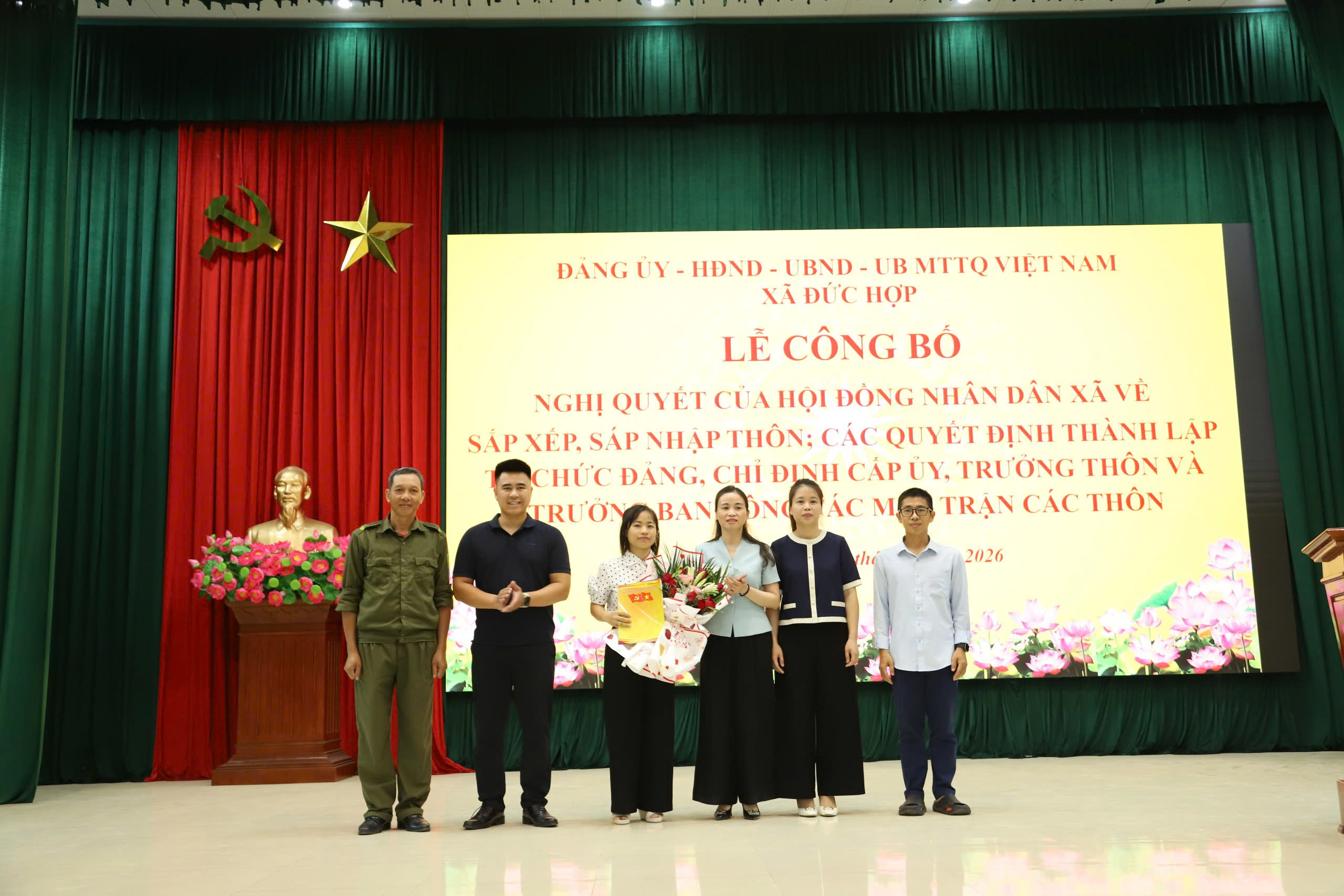 Xã Đức Hợp tổ chức lễ công bố Nghị quyết của HĐND xã về sắp xếp, sáp nhập thôn; các quyết định thành lập tổ chức Đảng; chỉ định cấp ủy, trưởng thôn và Trưởng ban Công tác Mặt trận các thôn.