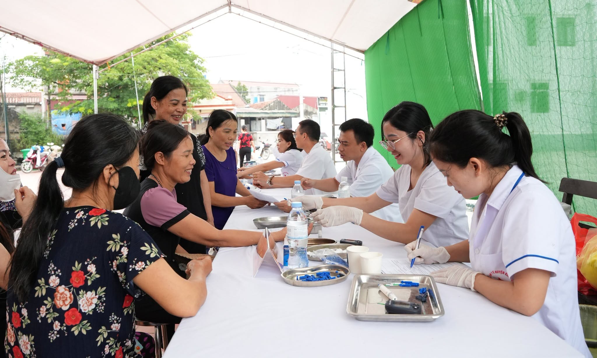 Trạm Y tế xã Đức Hợp triển khai chương trình khám sức khỏe toàn dân cho người từ đủ 18 tuổi trở lên trên địa bàn xã.