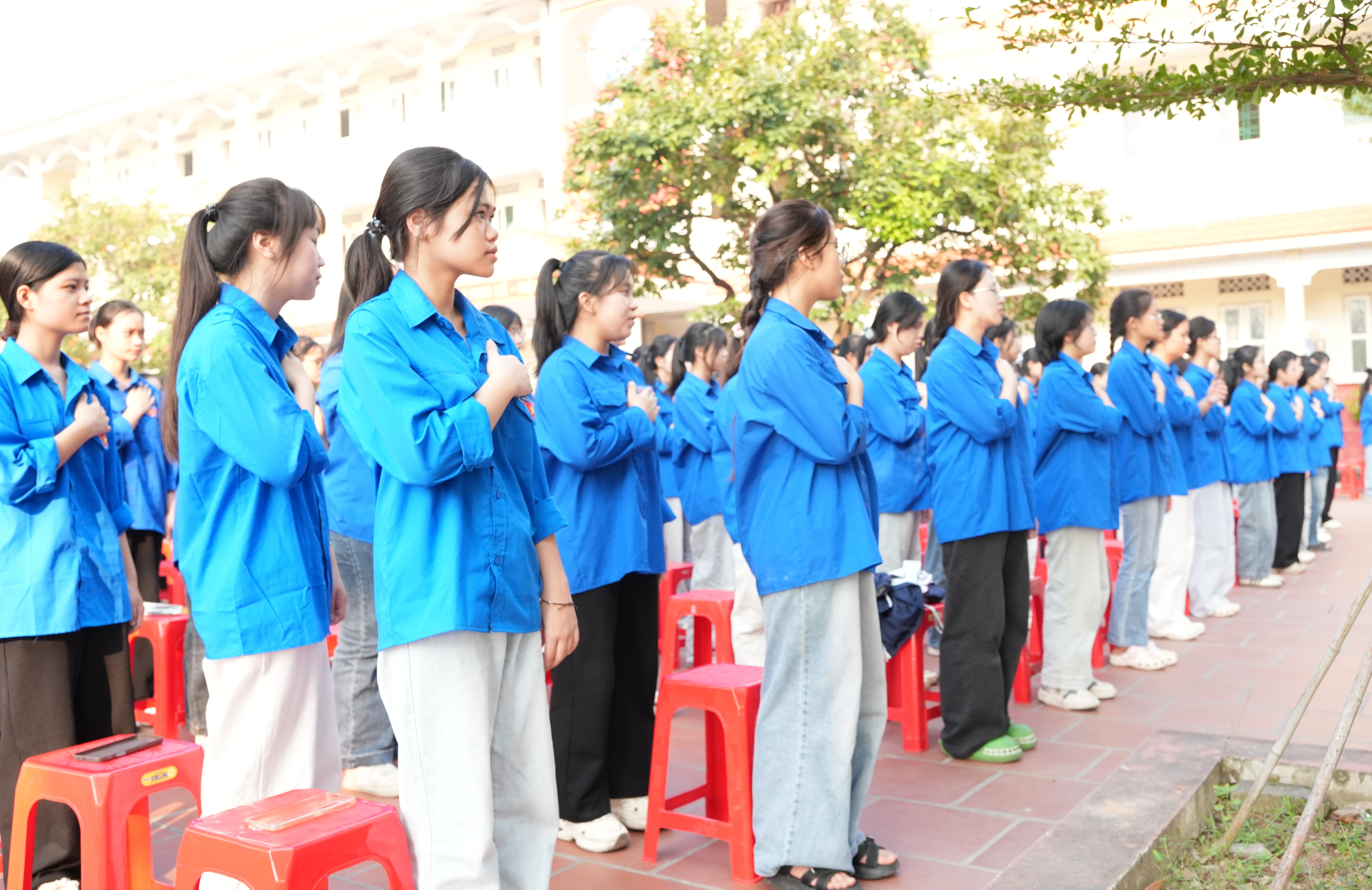 Hội LHTN Việt Nam xã Đức Hợp tổ chức Lễ chào cờ “Tôi yêu Tổ quốc tôi”.